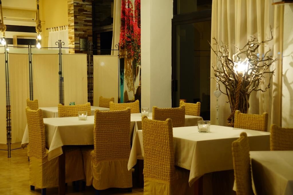 restaurants-hotels-restaurant