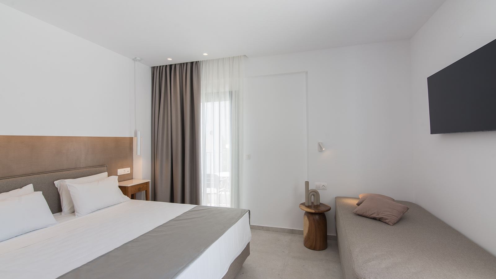 rooms-deluxe-double-room-balcony