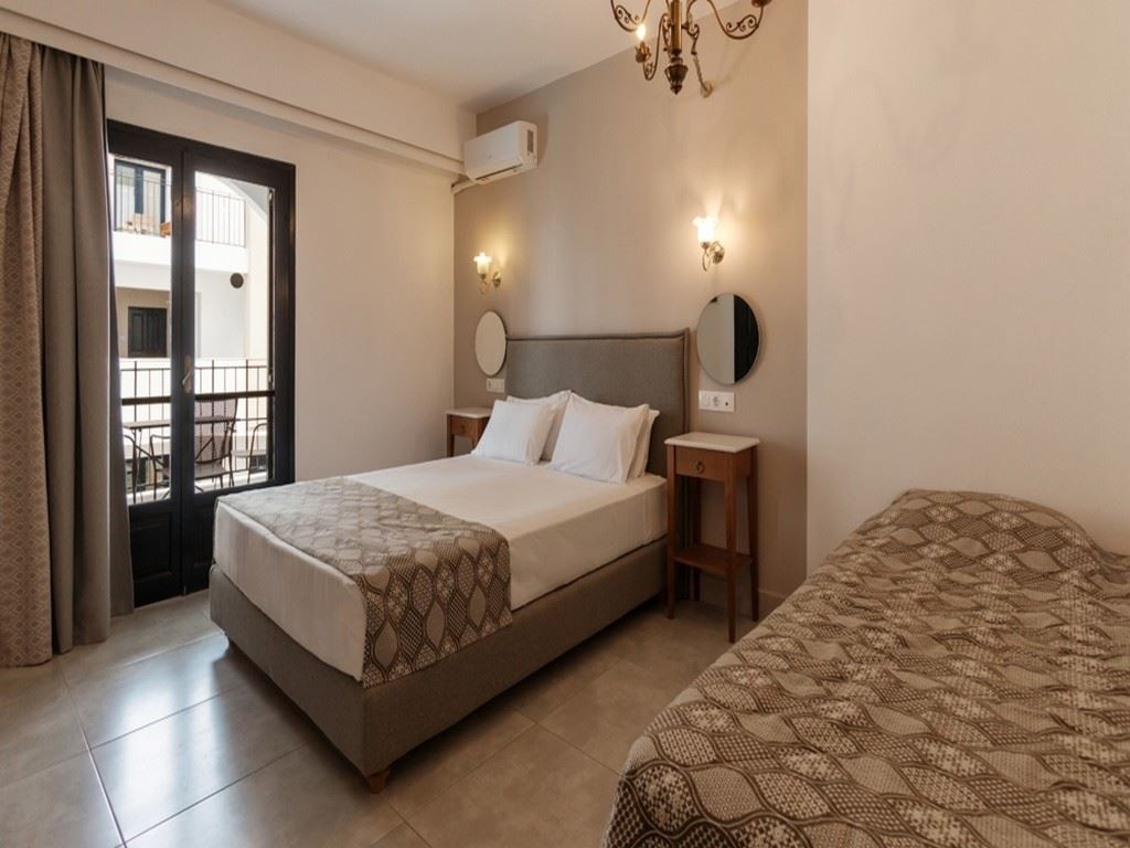 rooms-triple-superior-room-balcony-or-terrace