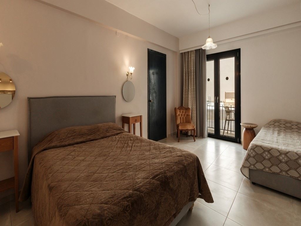 rooms-superior-room-pool-front-balcony-or-terrace