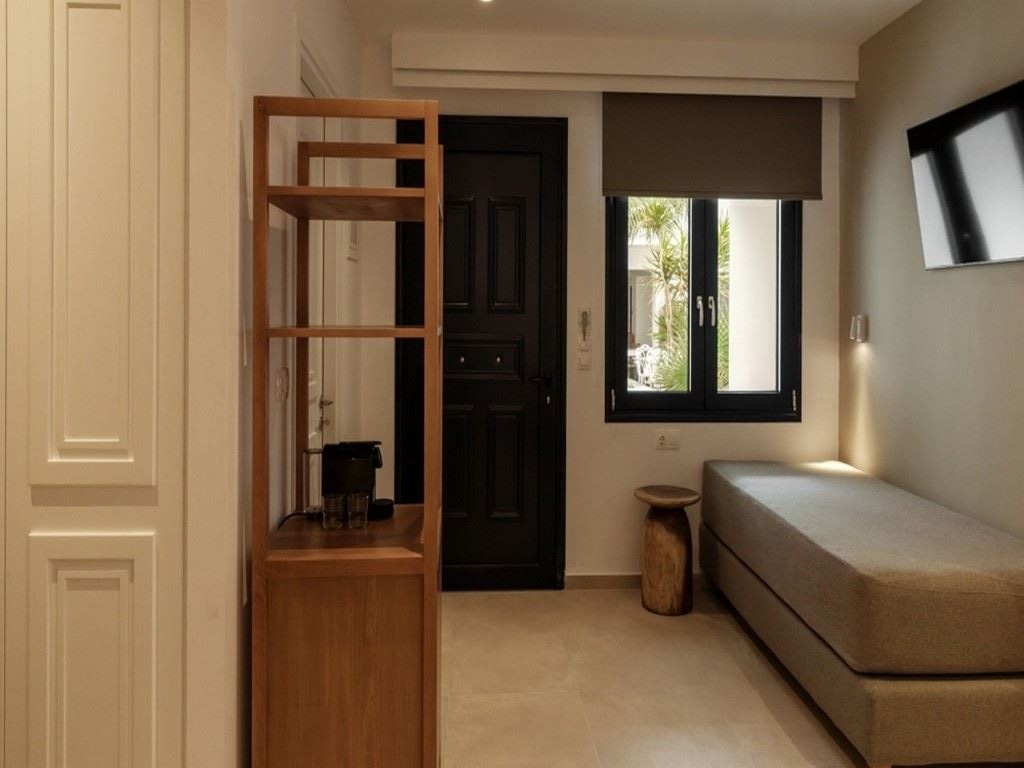 rooms-suite-1-bedroom-with-living-room
