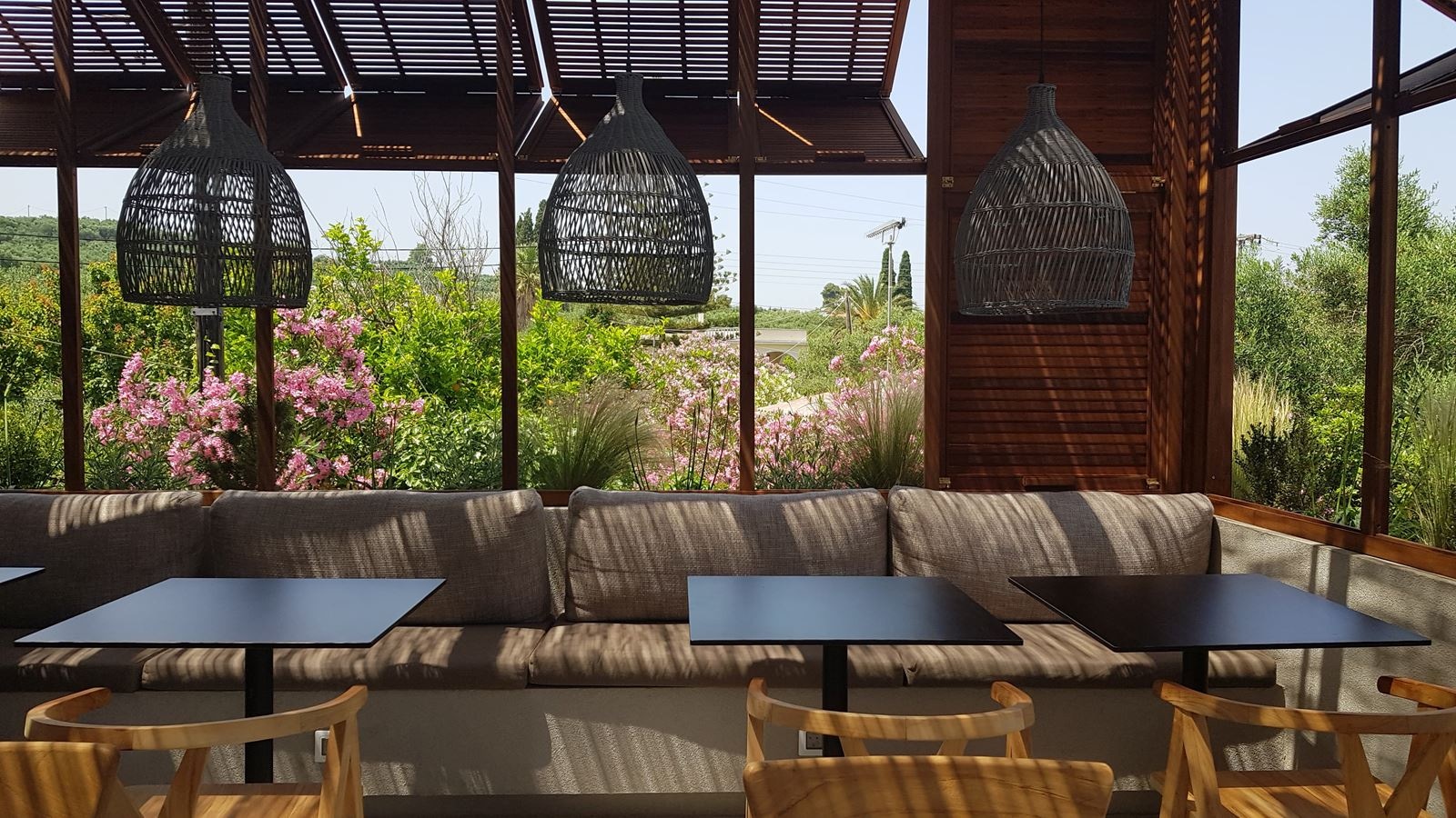 restaurants-castelli-main-buffet