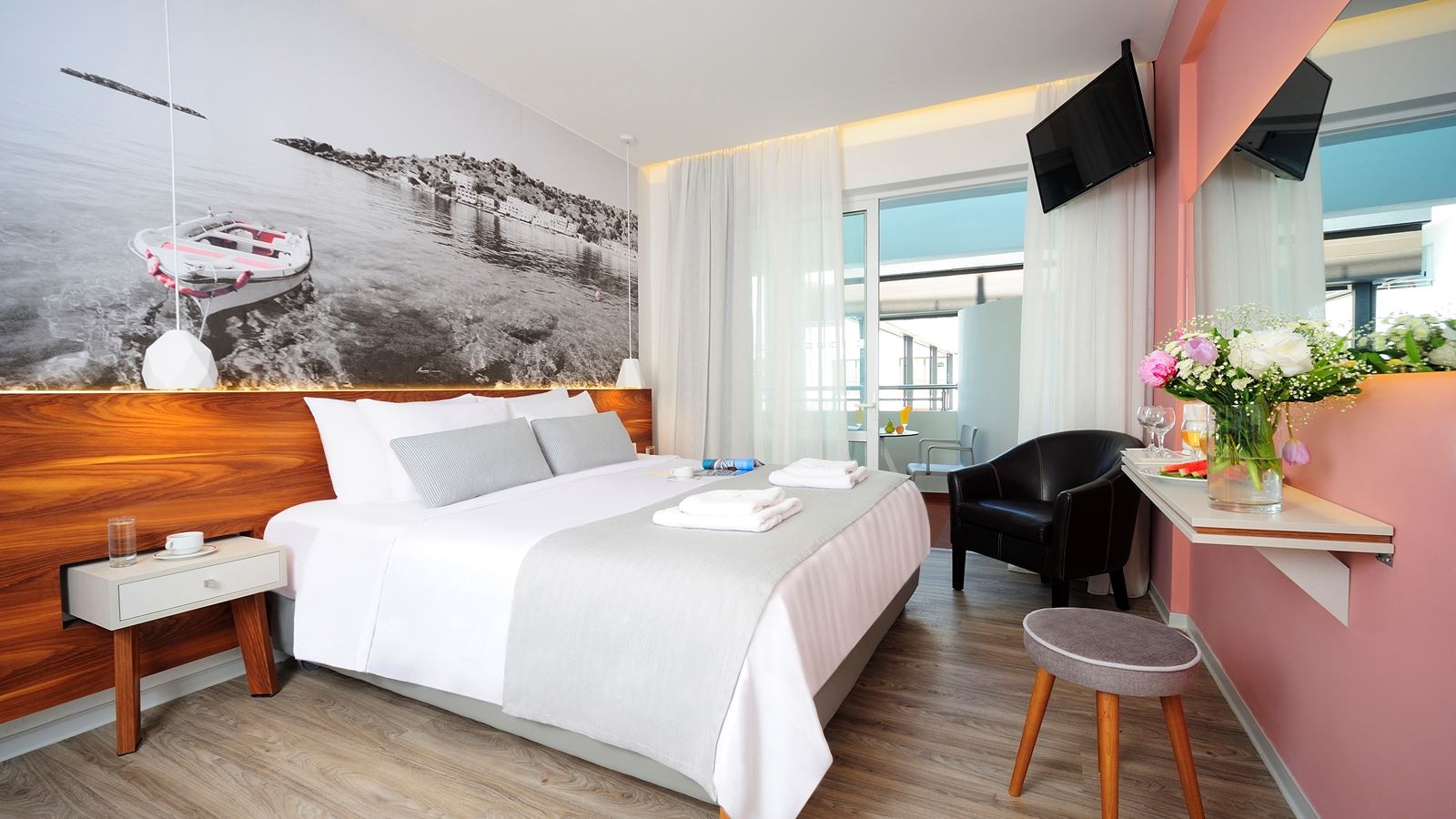 rooms-superior-room-pool-view