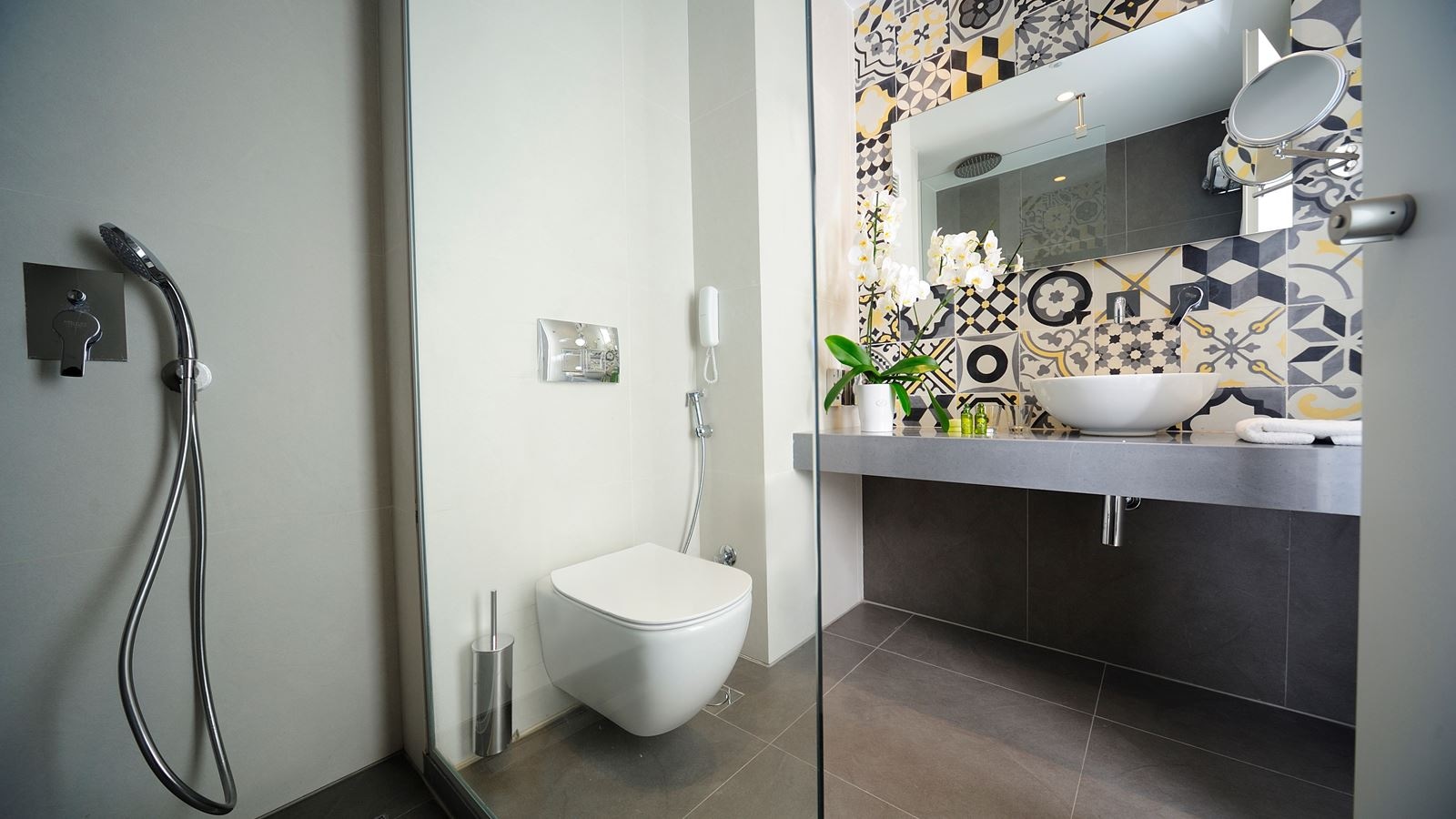 rooms-superior-room-pool-view