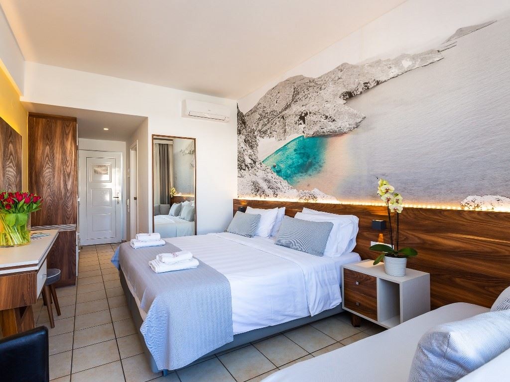 rooms-standard-room-pool-view