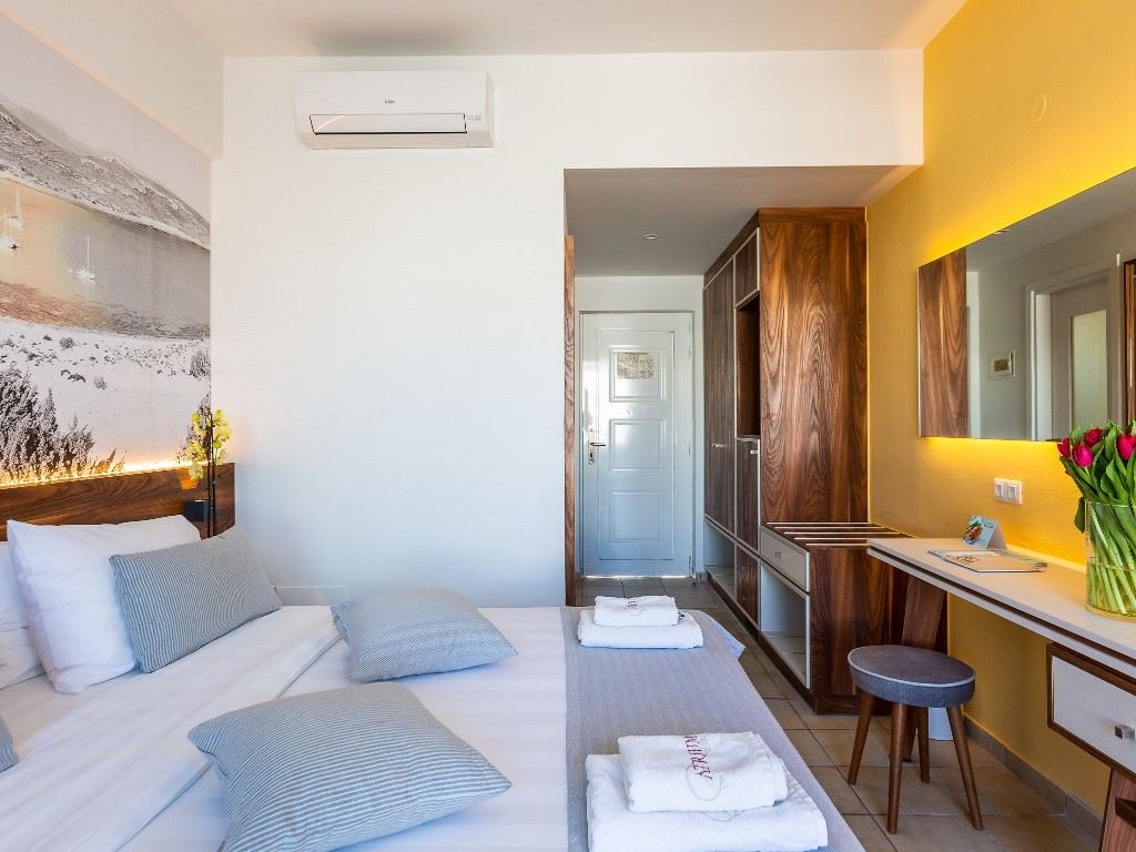 rooms-standard-room-land-view