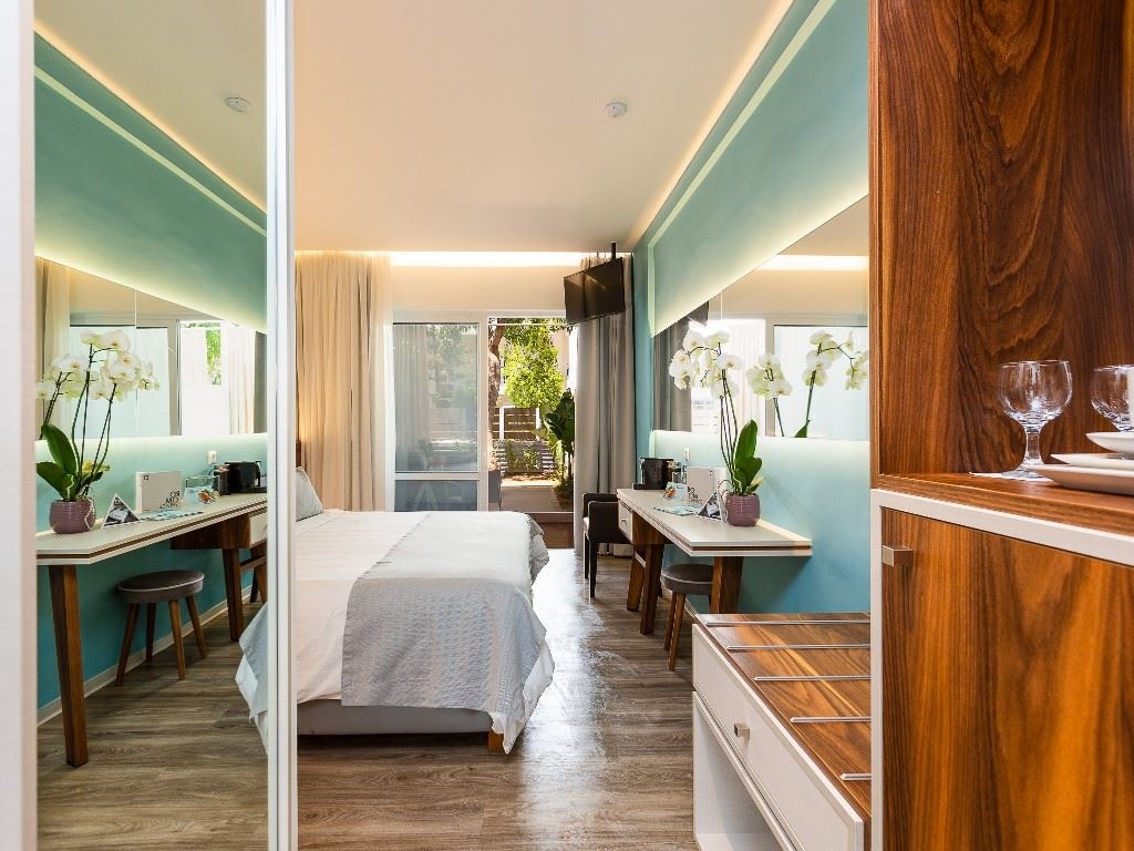 rooms-junior-suite-with-outdoor-jacuzzi