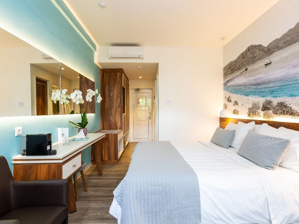 rooms-junior-suite-with-outdoor-jacuzzi