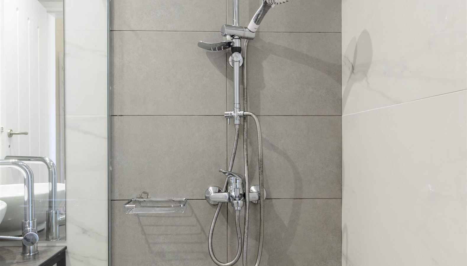 rooms-double-room-sv-balcony-or-terrace