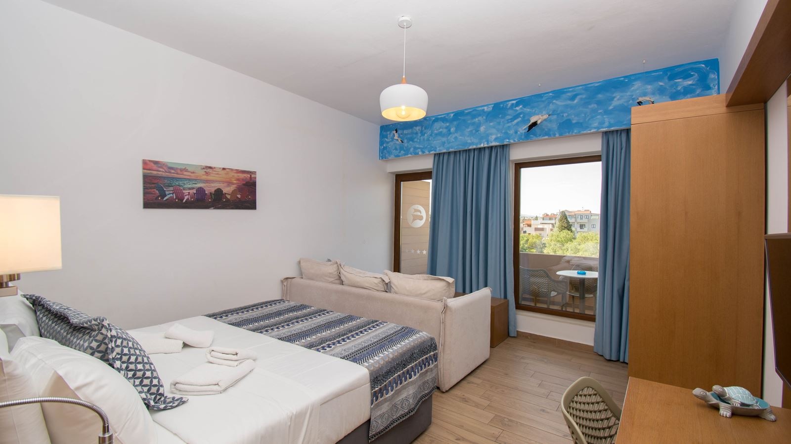 rooms-suite-landview