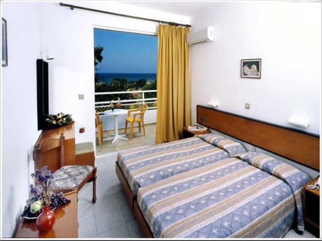 rooms-triple-sea-view-room