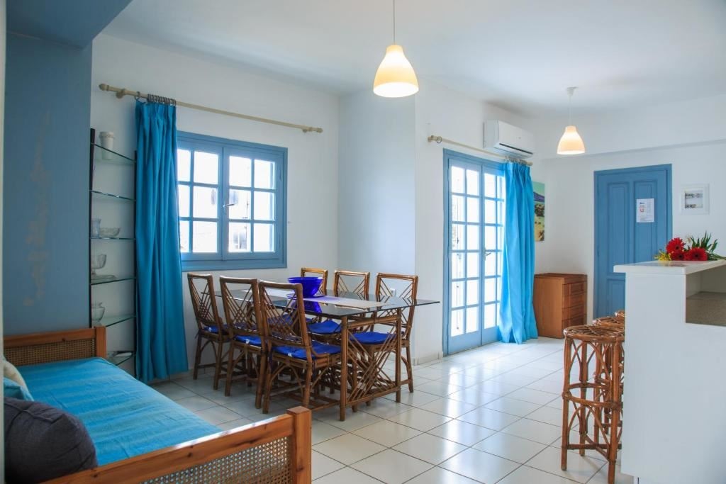 rooms-junior-suite-sv-2-bed-rooms--living-room