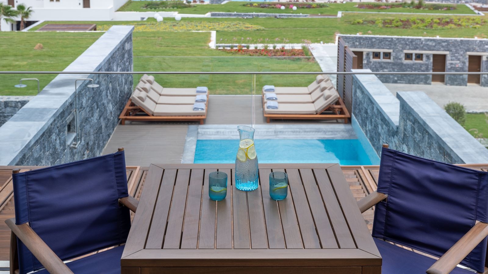 rooms-presidential-villa-3-bedrooms-on-two-floors-sea-view-with-private-heated-pool-sweetsauna-and-gym