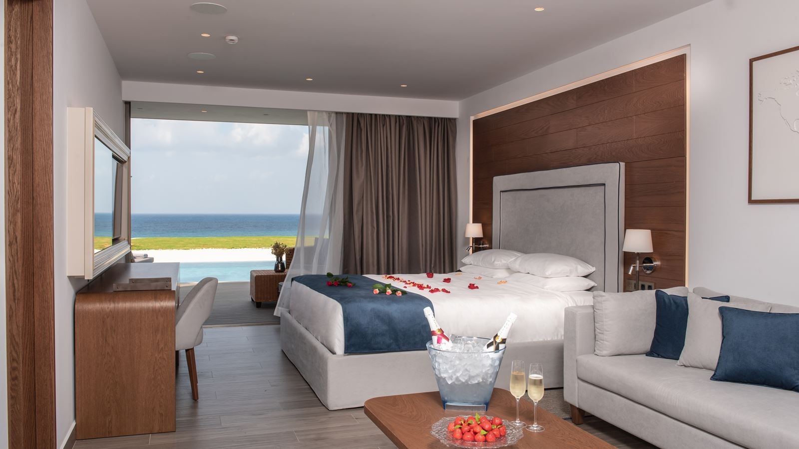 rooms-honeymoon-suite-sea-view-with-private-heated-poolsoulsauna-and-gym