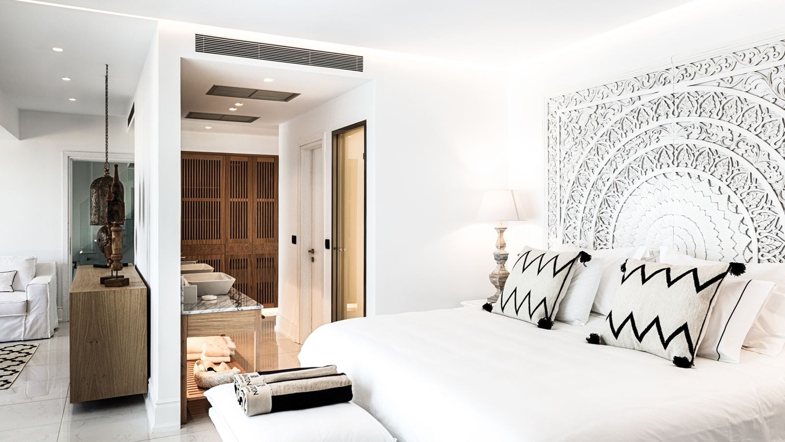 rooms-island-honeymoon-sea-front-suite-private-pool-outdoor-jacuzzi