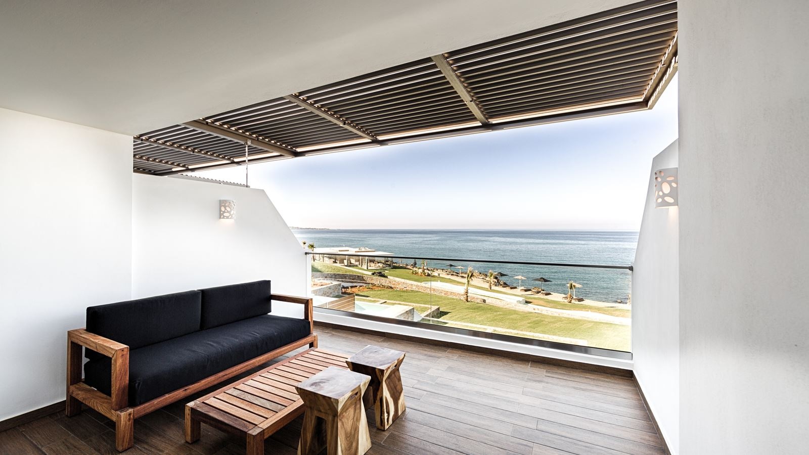 rooms-thalassa-deluxe-seafront-guestroom