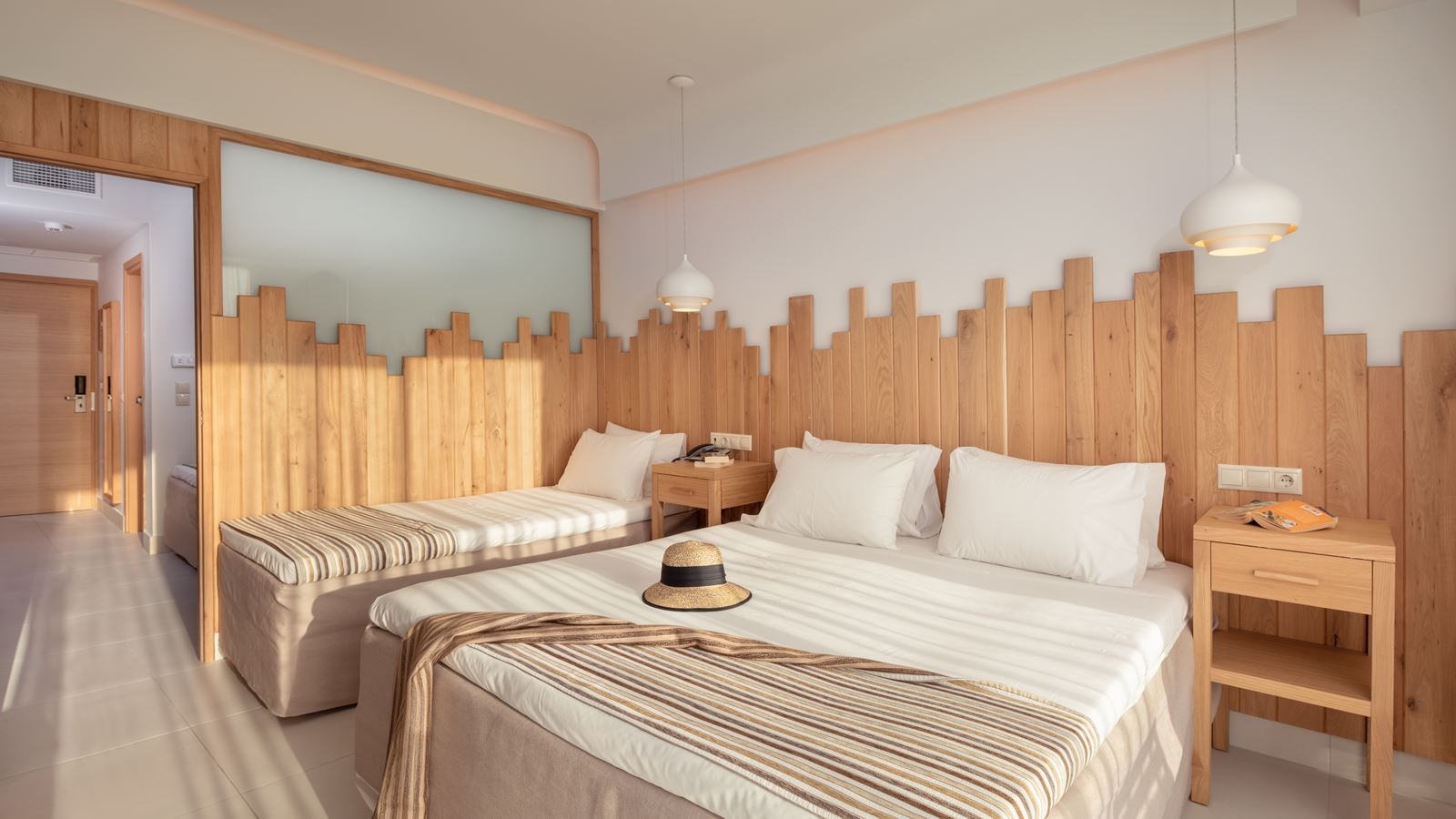 rooms-family-5bedded-sea-view-sliding-door