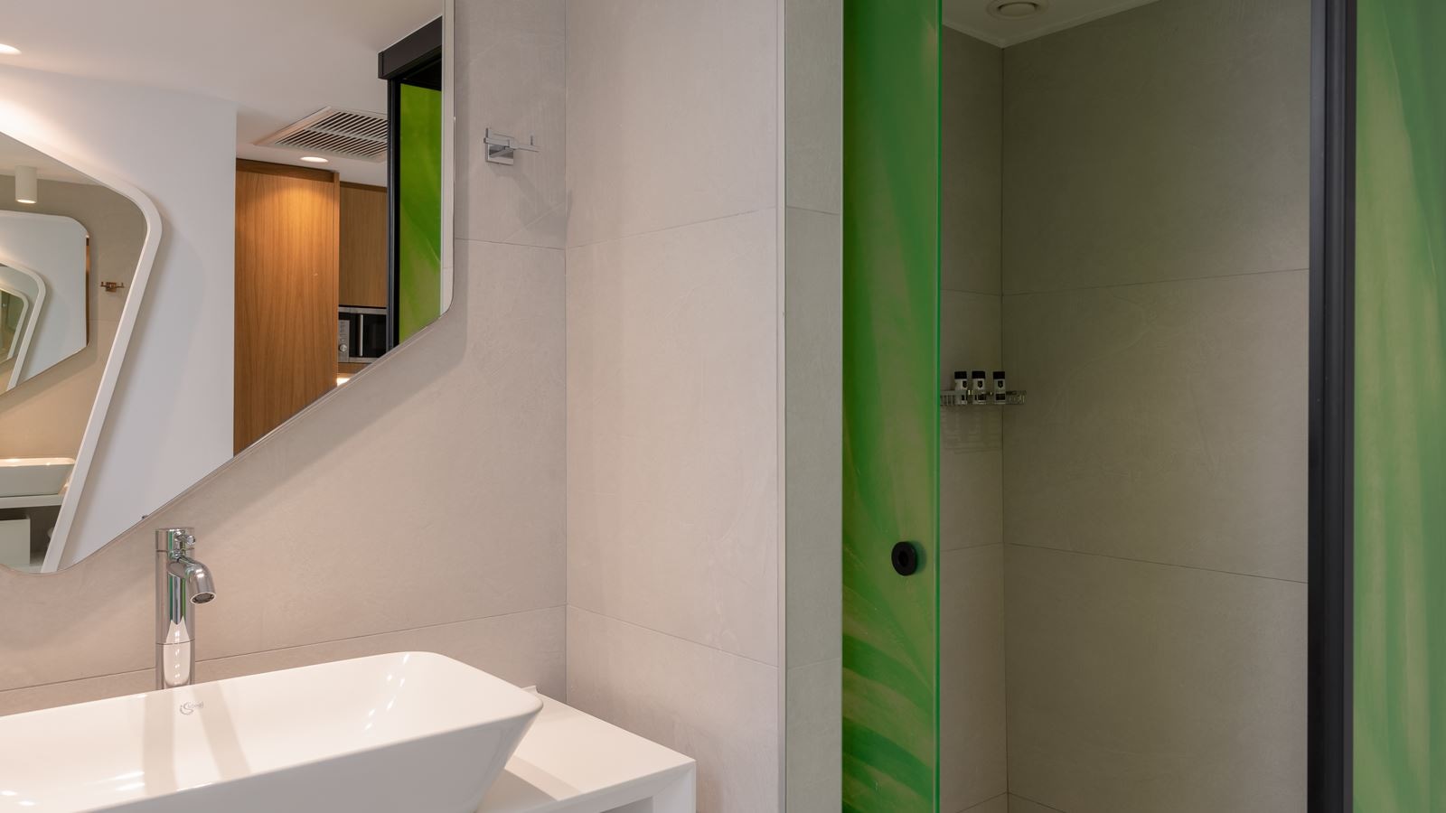 rooms-family-room-with-garden-view