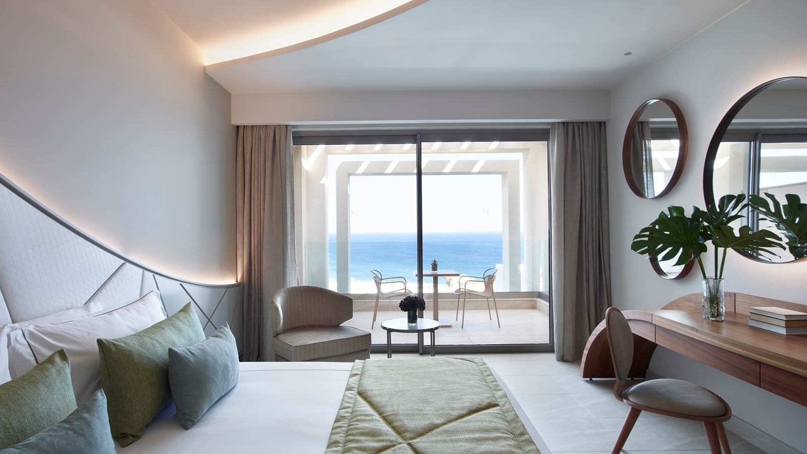 rooms-deluxe-room-sea-view