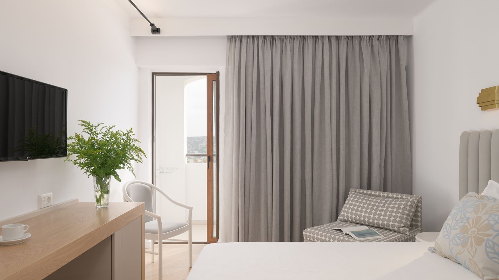 rooms-room-superior-double-side-sea-view