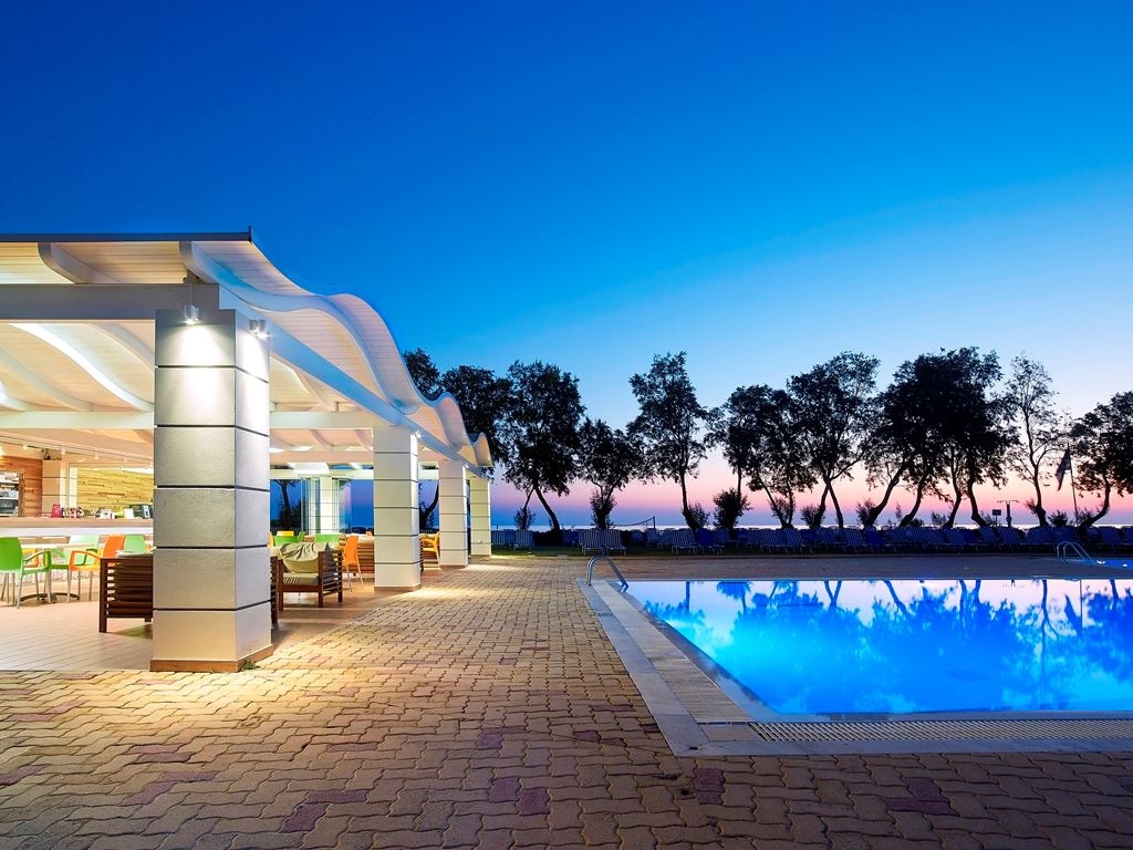 bars-senses-pool-bar