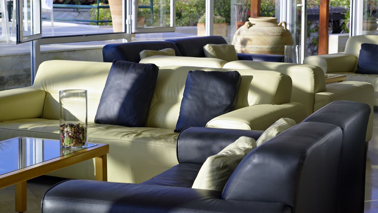 bars-veranda-lobby-bar