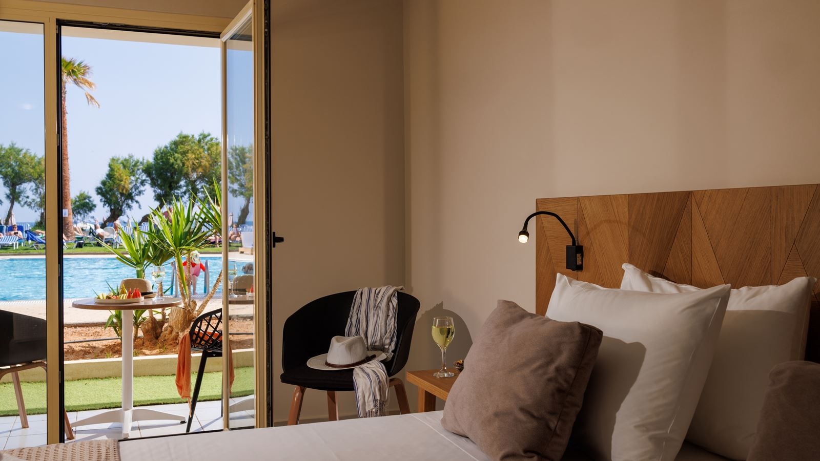 rooms-superior-double-sea-view-balcony-or-terrace