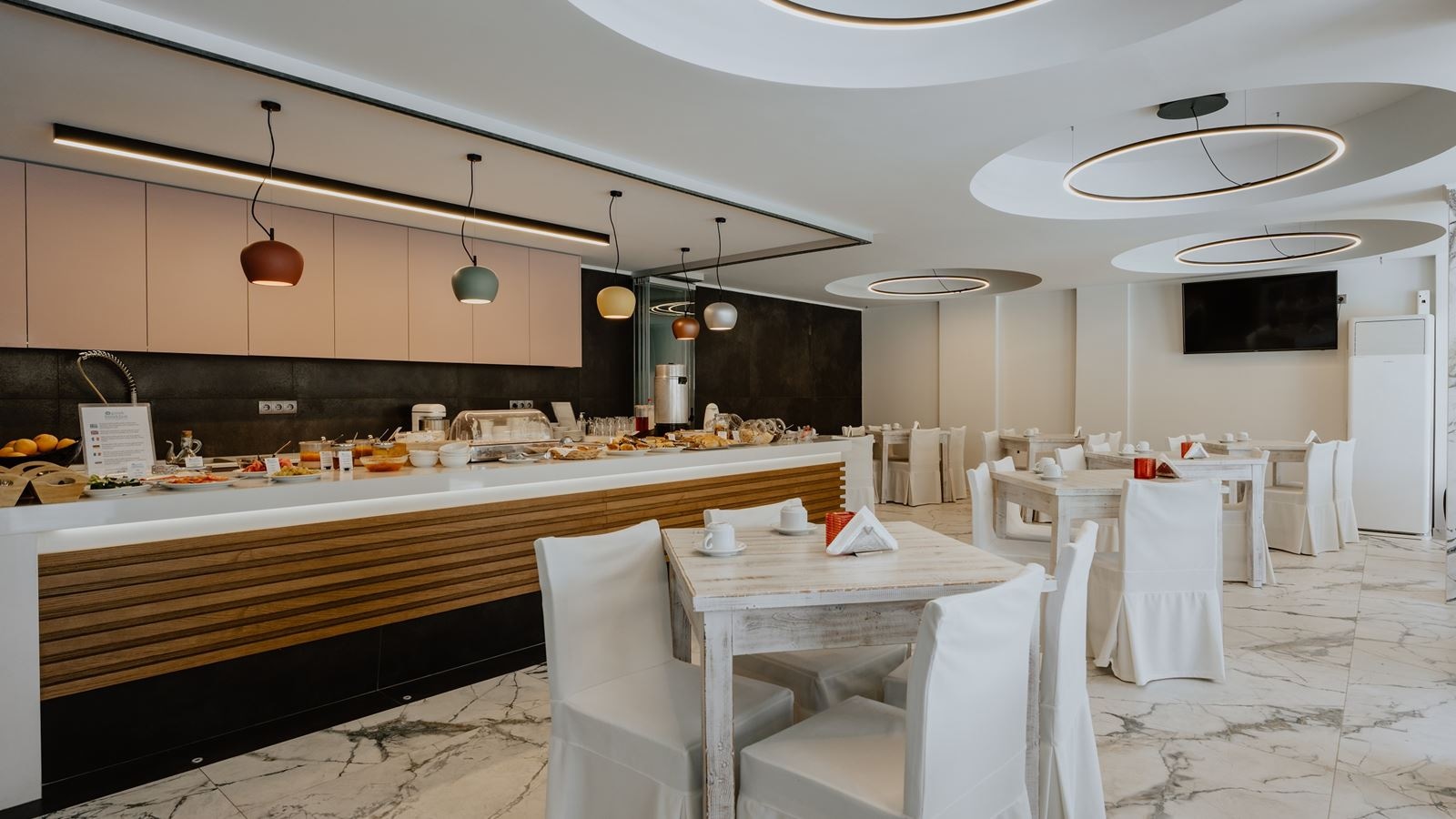 restaurants-restaurant