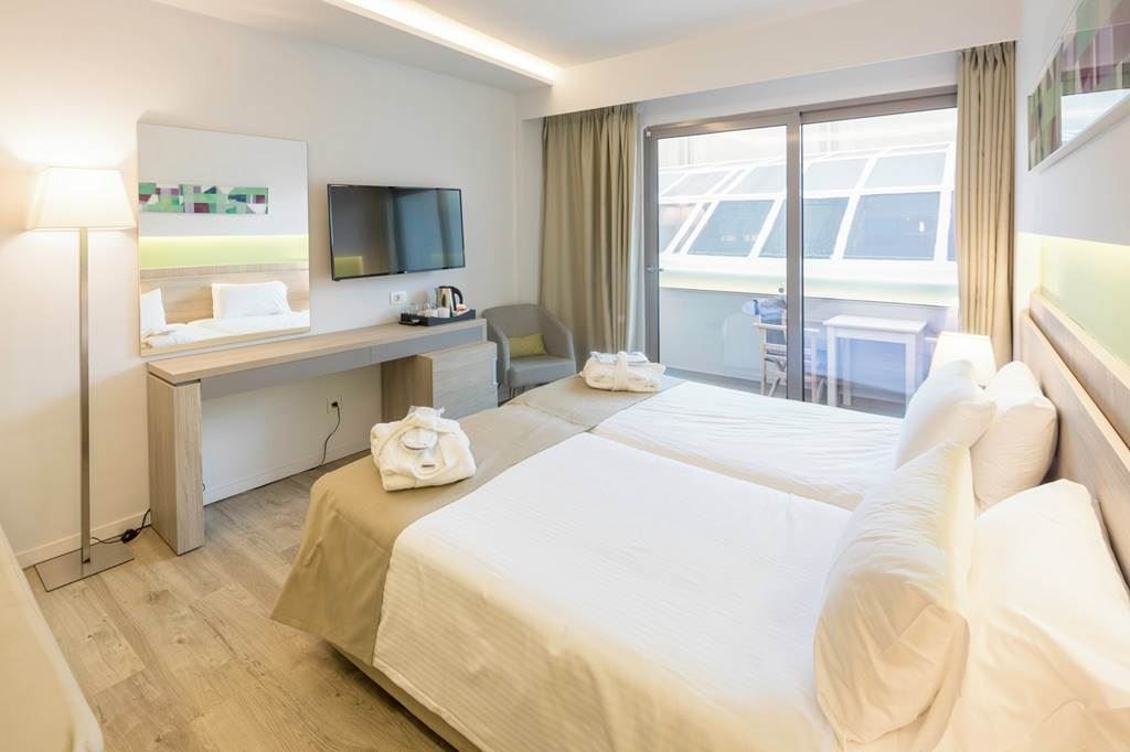 rooms-twin-economy-room-balcony