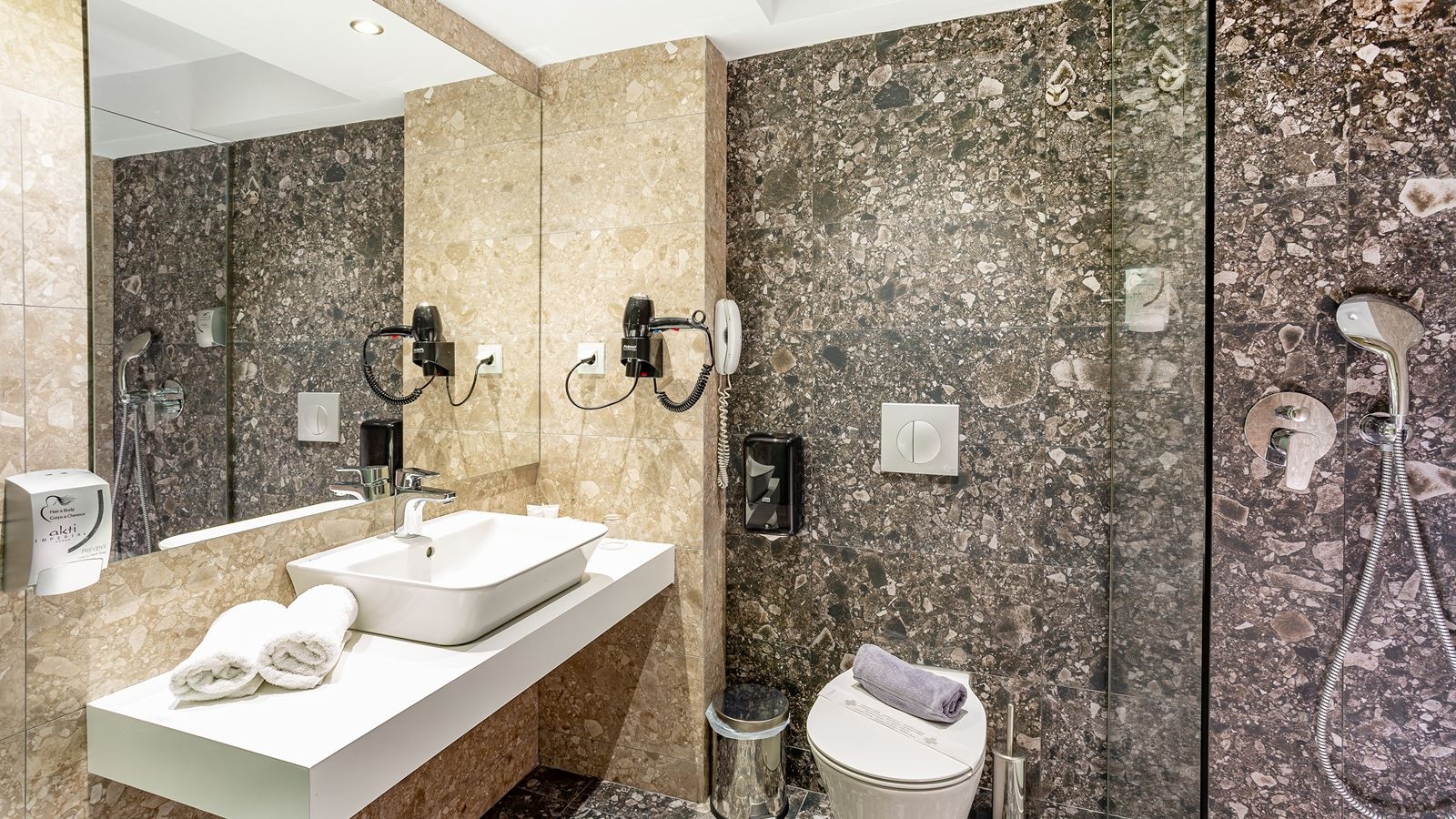 rooms-suite-family-1-bedroom-annex-building