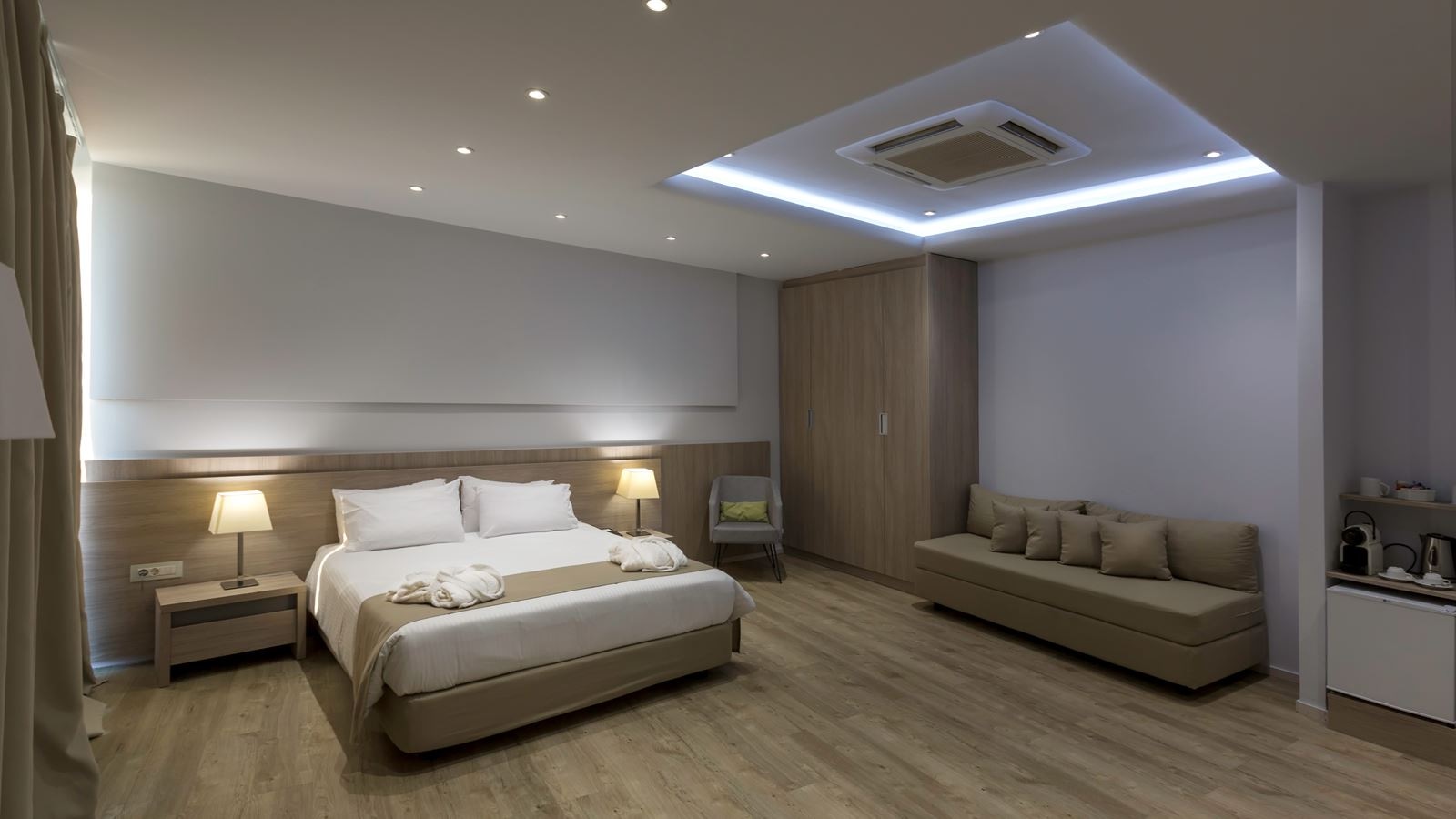 rooms-suite-1-bedroom-mountain-view-9th-floor