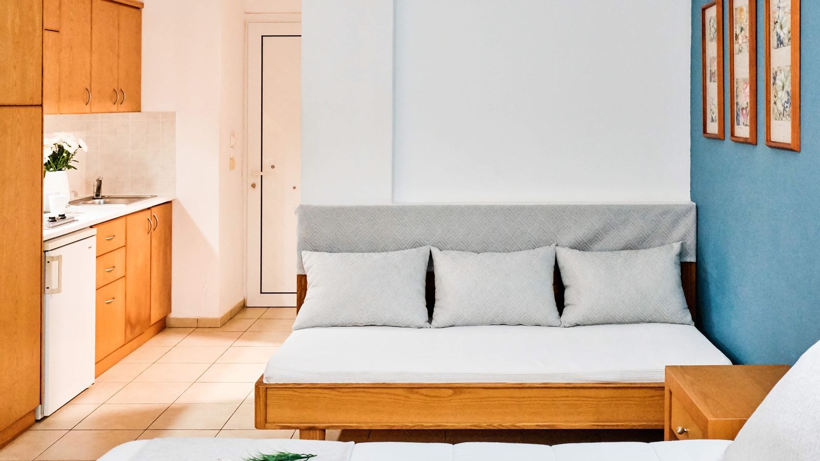 rooms-studio-superior-triple-gardenseaview-balcony-or-terrace