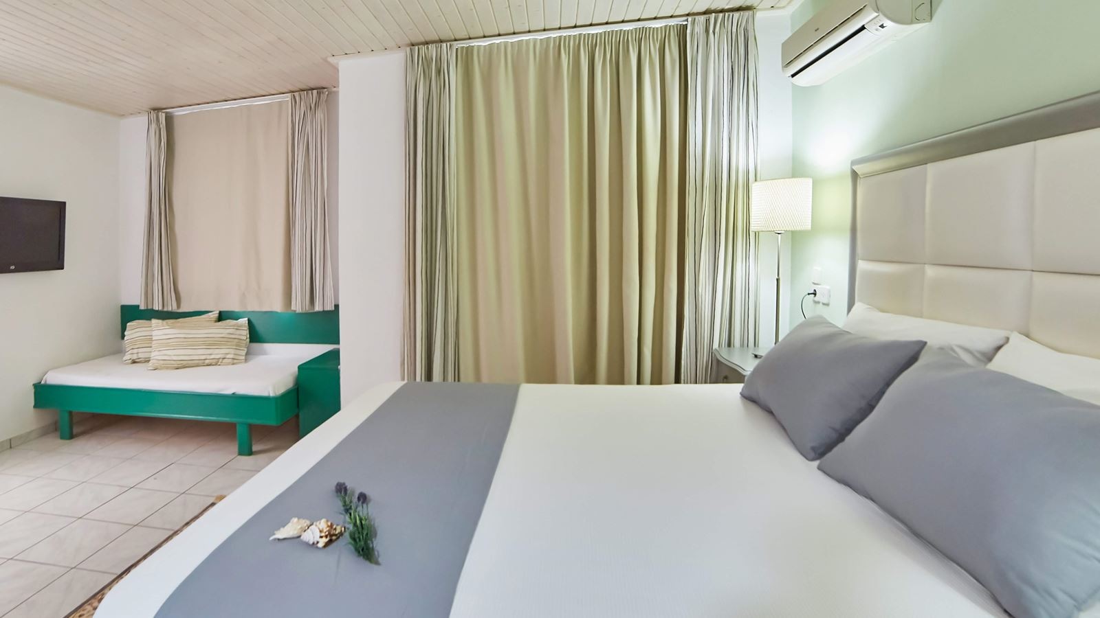 rooms-studio-superior-triple-gardenseaview-balcony-or-terrace