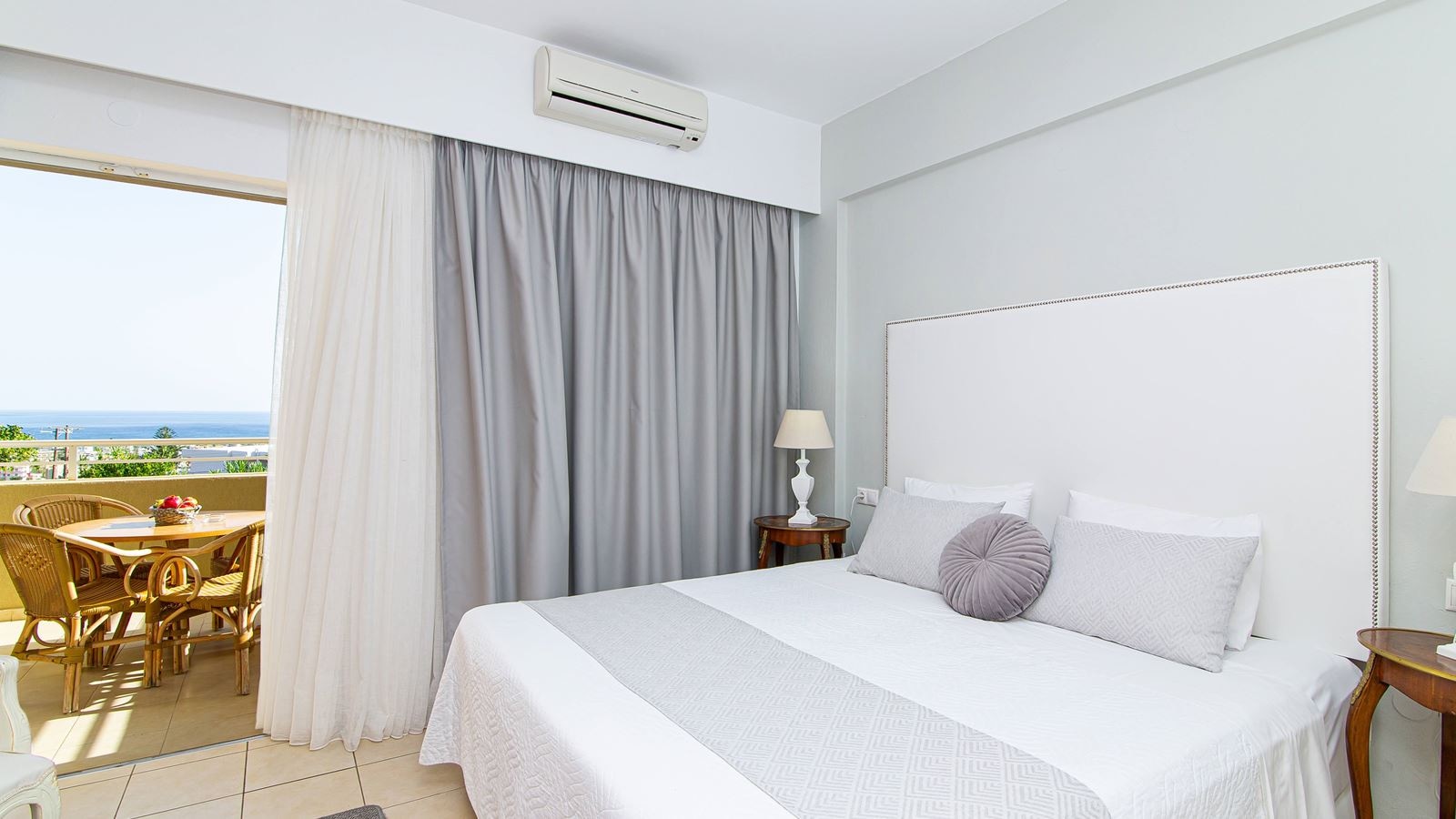 rooms-luxury-one-bedroom-apartment-sea-view-balcony-or-terrace