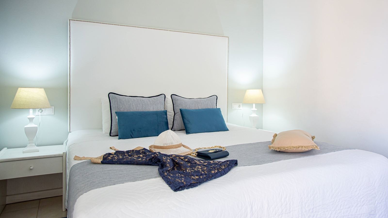 rooms-luxury-one-bedroom-apartment-sea-view-balcony-or-terrace