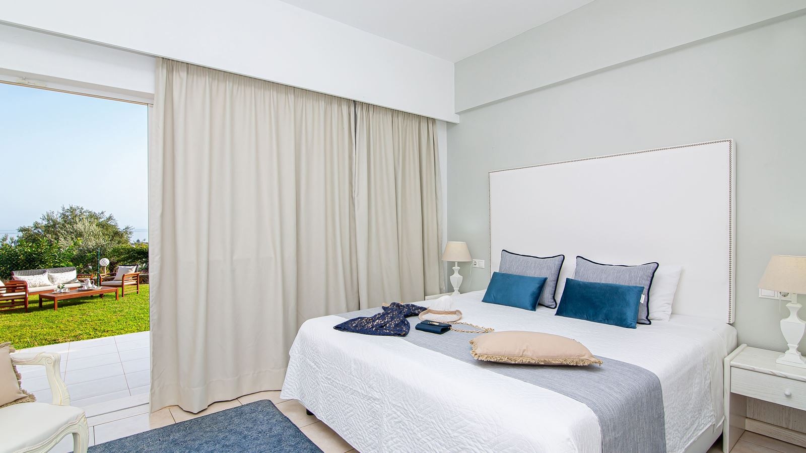 rooms-luxury-one-bedroom-apartment-sea-view-balcony-or-terrace