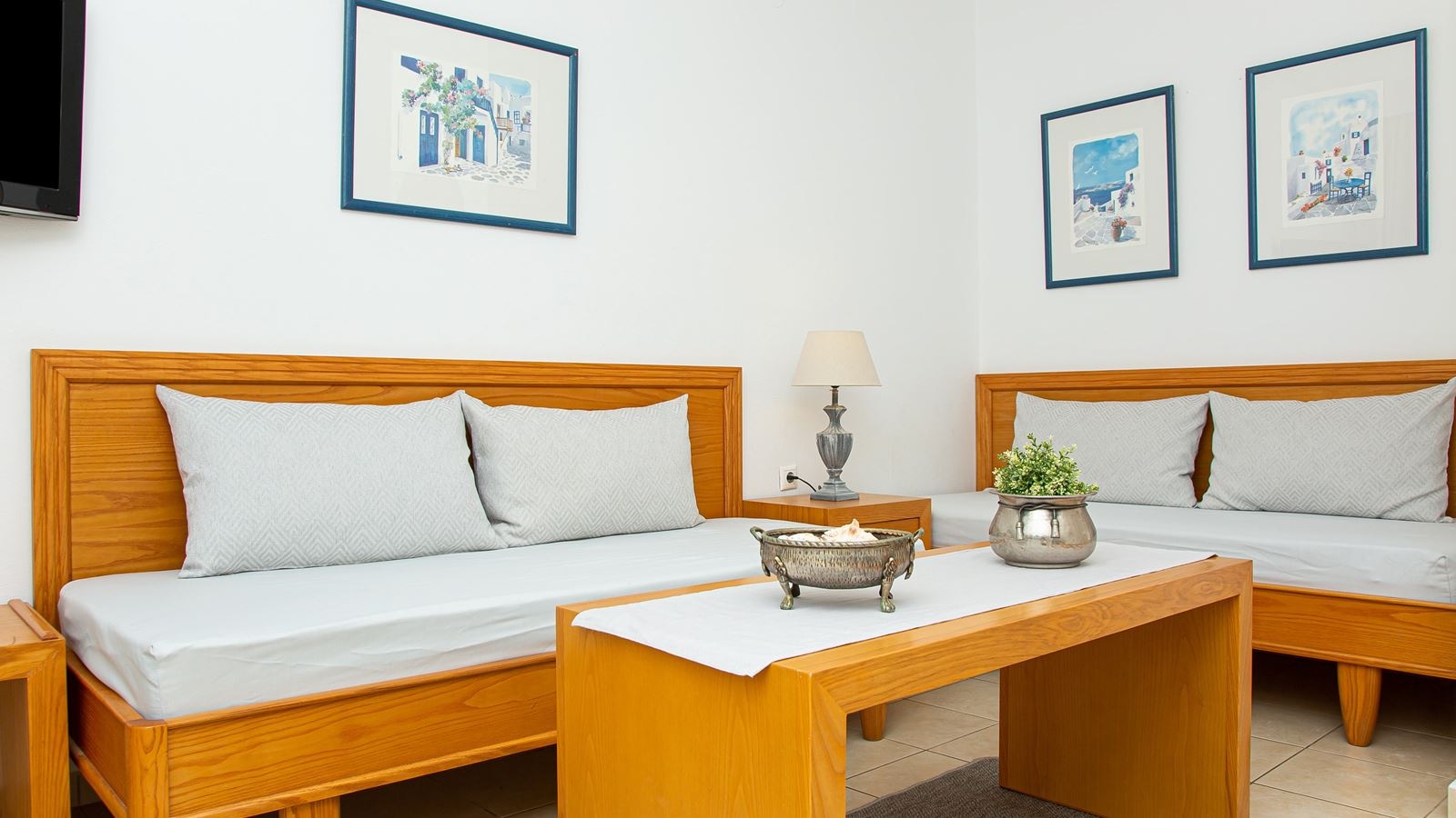 rooms-luxury-one-bedroom-apartment-sea-view-balcony-or-terrace