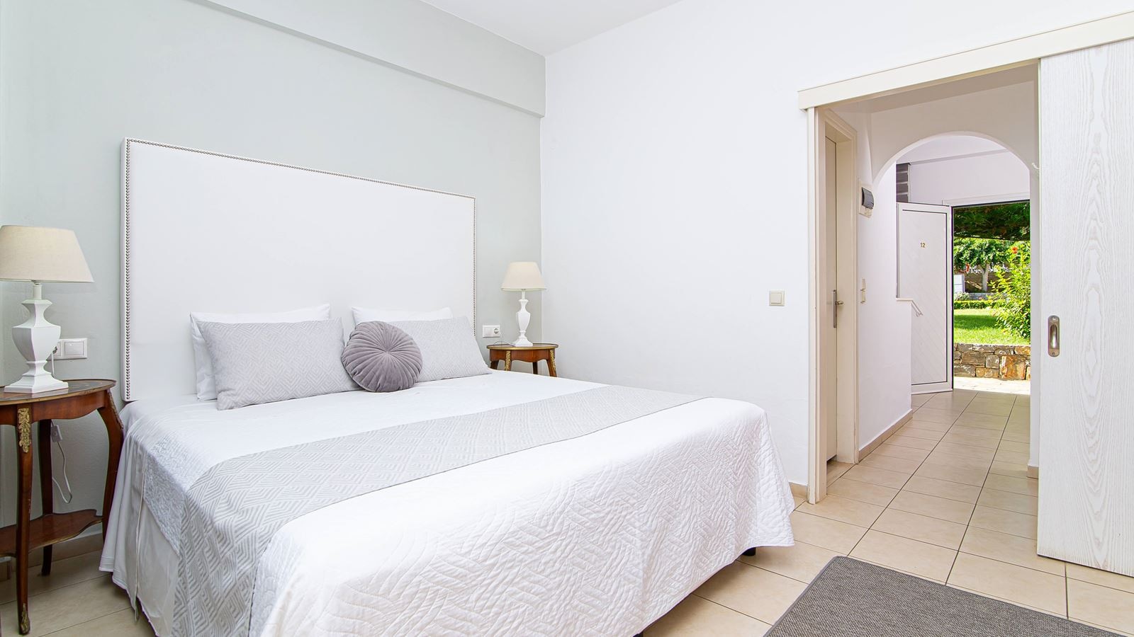 rooms-luxury-one-bedroom-apartment-sea-view-balcony-or-terrace