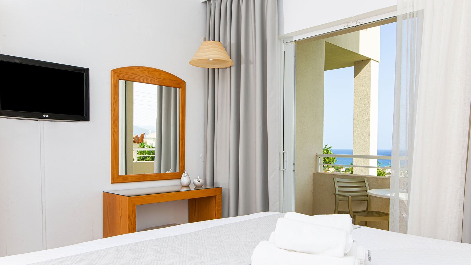 rooms-studio-superior-double--gardenseaview-balcony-or-terrace