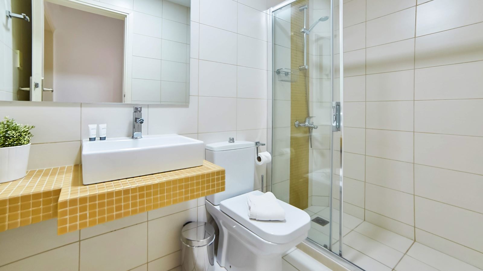 rooms-apartment-luxury-1-bedroom-seaview-balcony-or-terrace