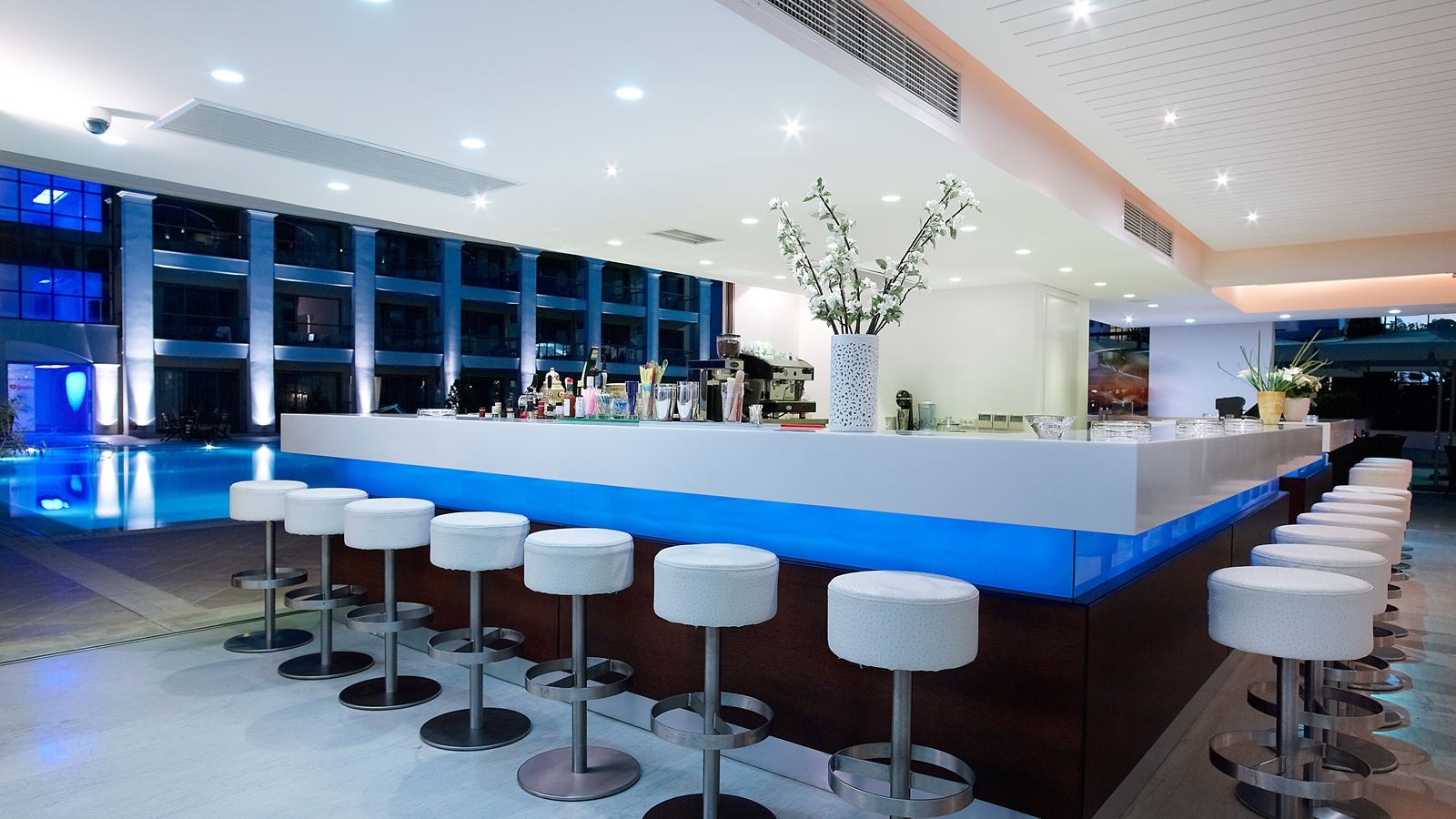 bars-seaside-pool-bar