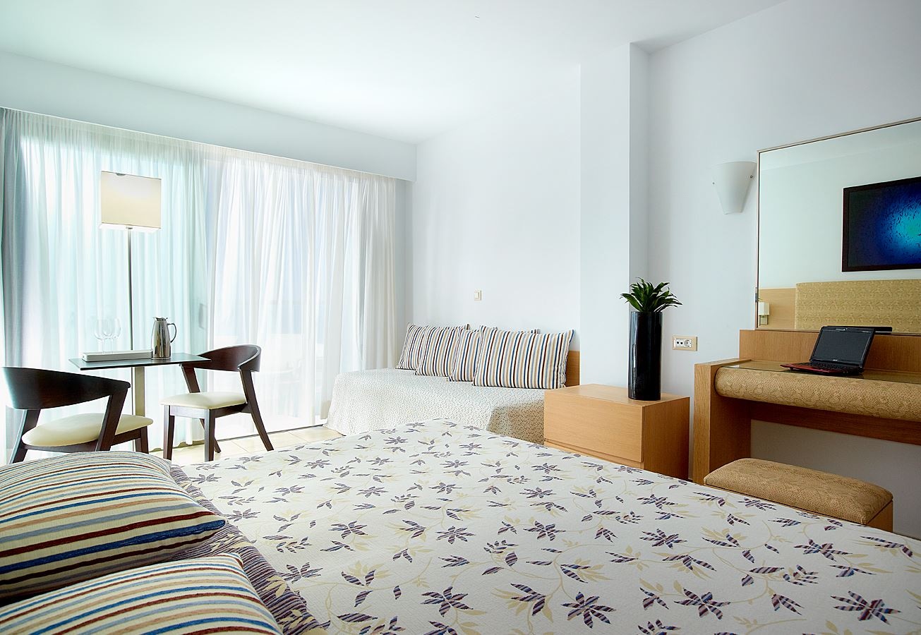 rooms-room-superior-double-balcony-or-terrace