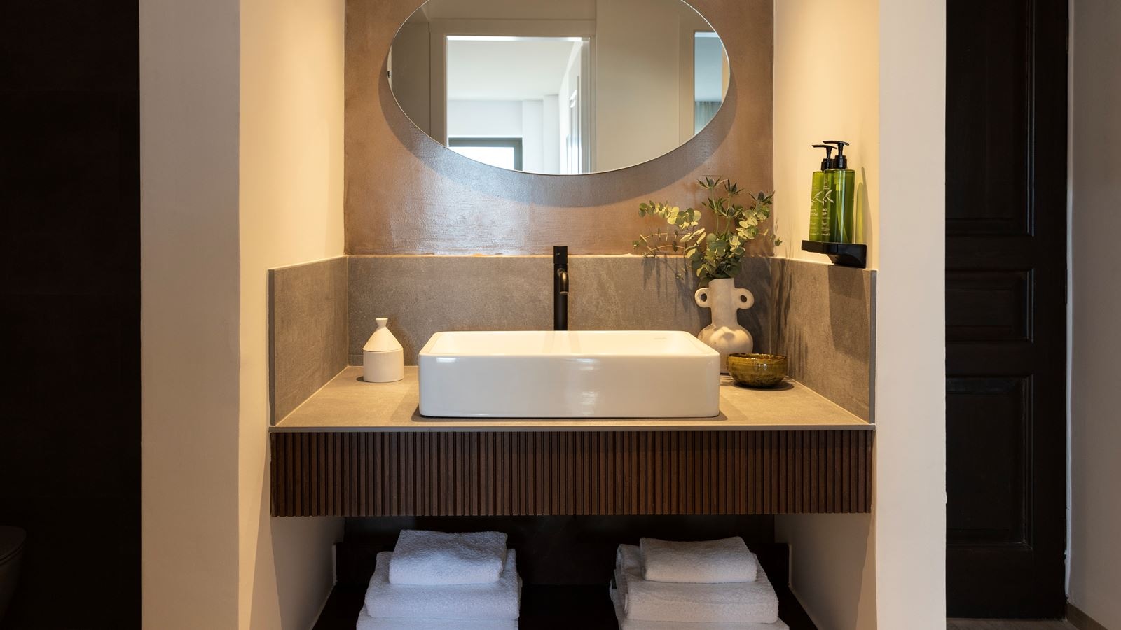 rooms-room-family-1-bedroom-with-living-room