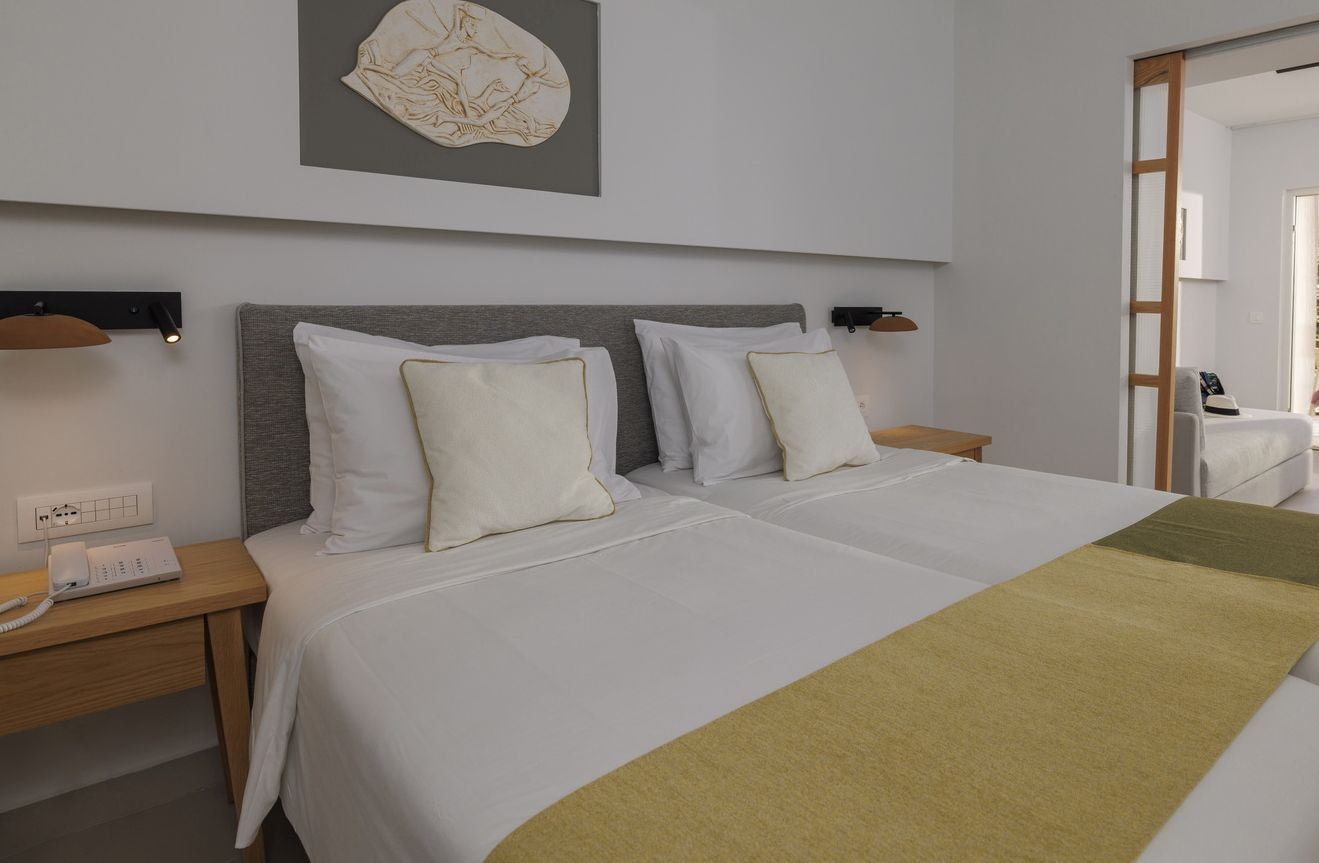 rooms-suite-2-bedrooms-seaview