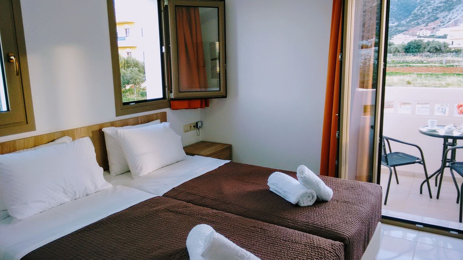 rooms-1-bedroom-triple-apartment-garden-view-balcony-or-terrace