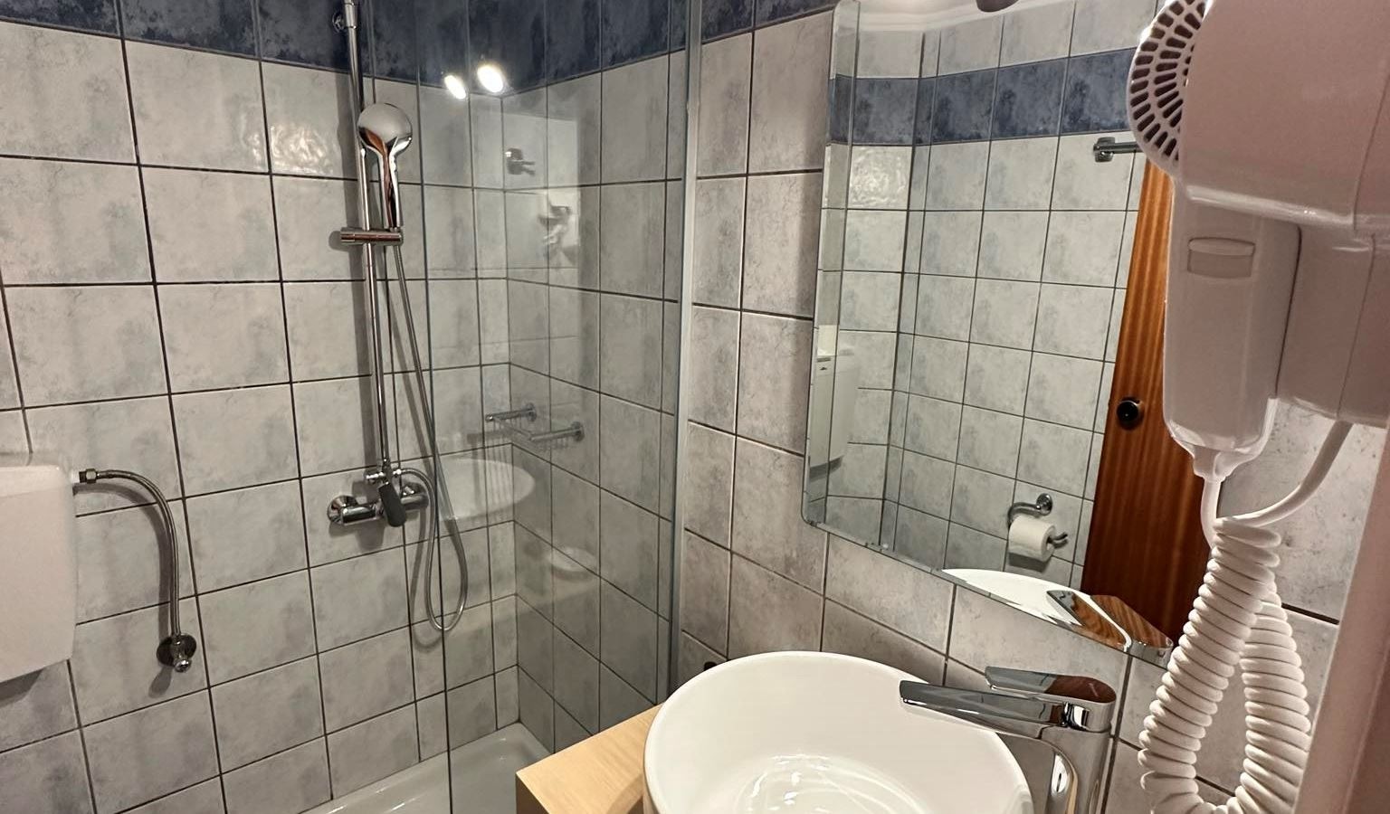 rooms-double-or-twin-standard