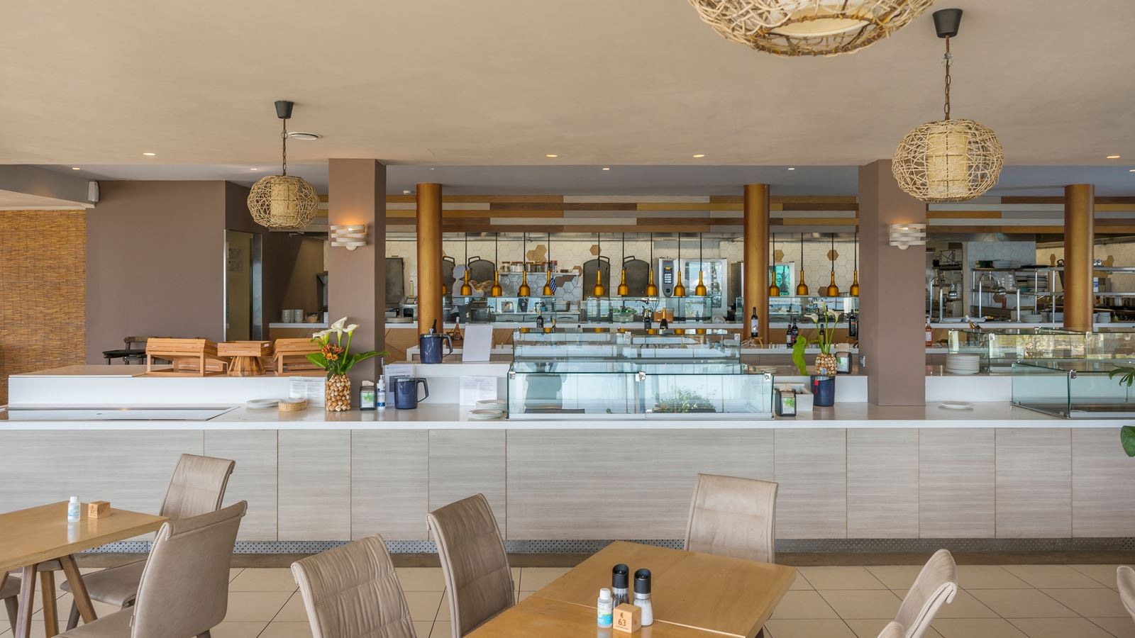 restaurants-lyra-restaurant