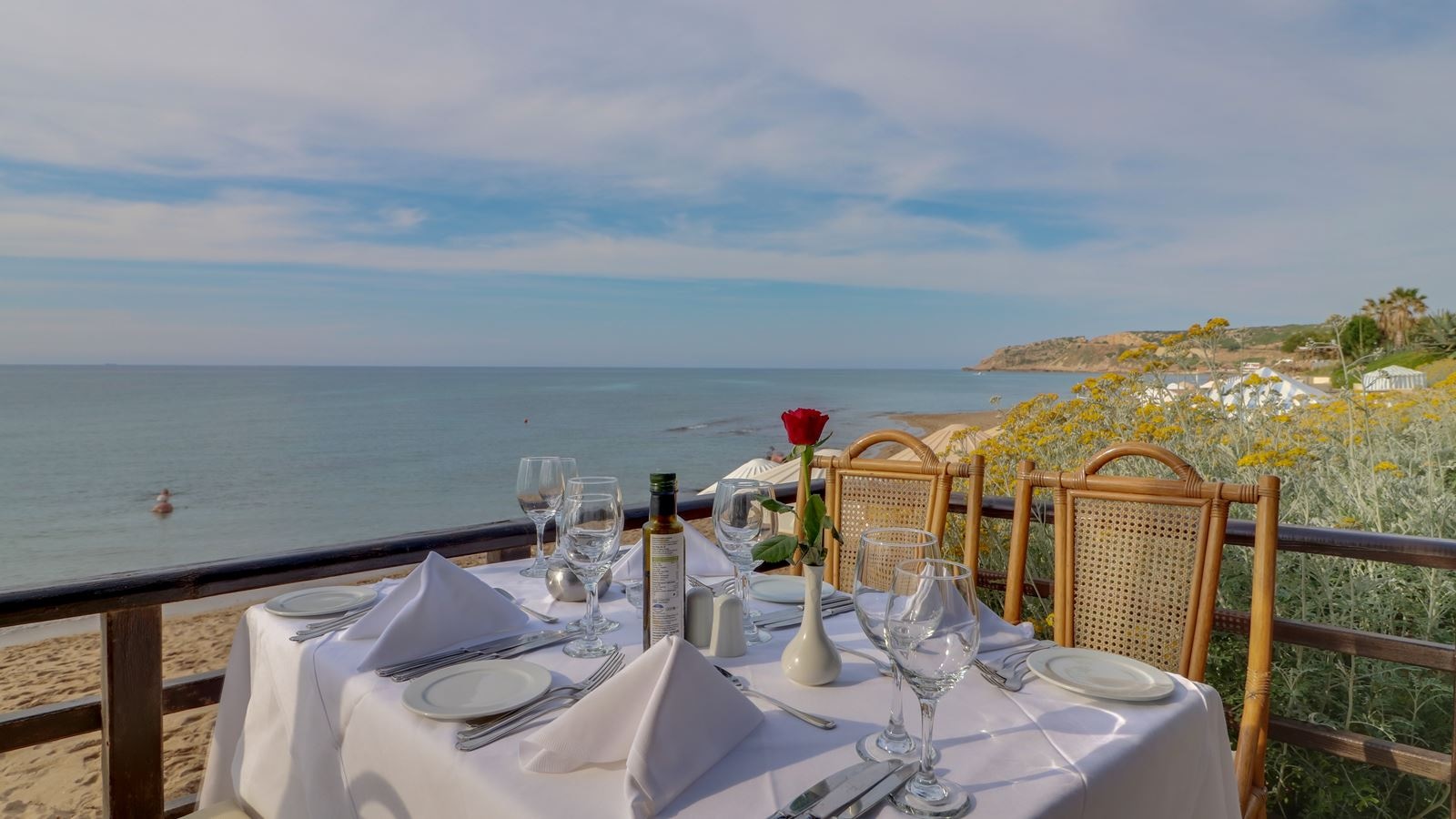 restaurants-taverna-mistral-on-the-beach