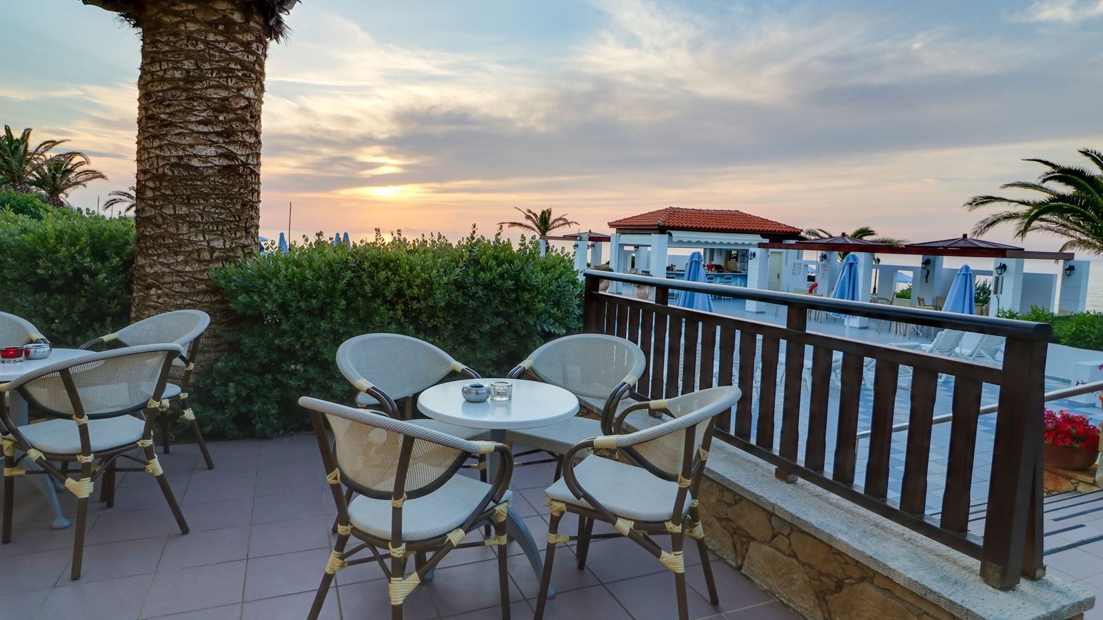 restaurants-main-bar