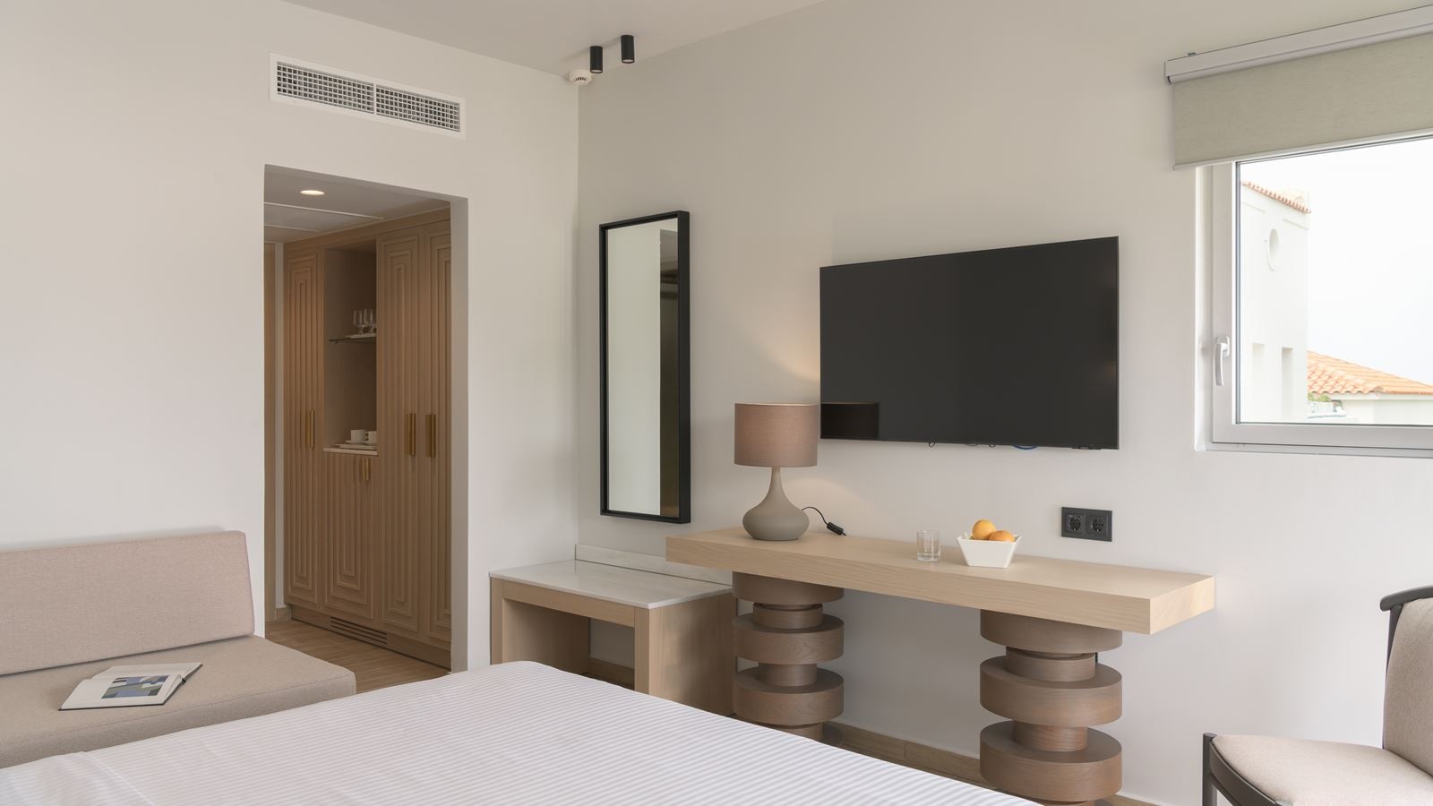 rooms-double-room-with-side--sea-view